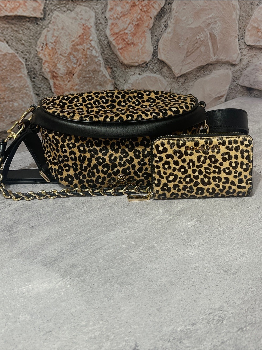 Michael Kors Slater Sling Pack Leopard Print Bag & Wallet Set Calf Hair - Picture 2 of 13
